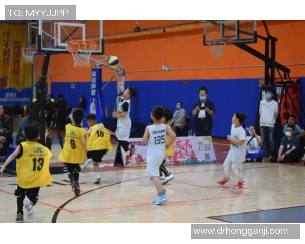 赛后复盘:成都篮球队与上海篮球队的团队协作与战术分析探讨 赛后复盘:成都篮球队与上海篮球队的团队协作与战术分析探讨